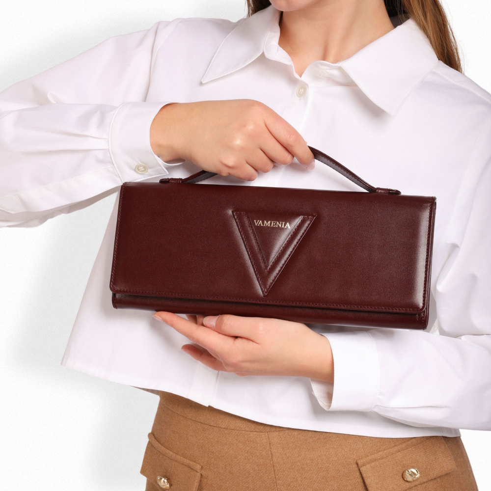 Lange Clutch aus Kalbsleder in bordeaux